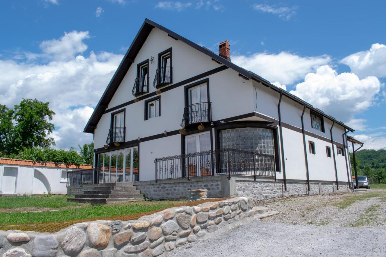 Casa Nevada Curtea De Arges Exterior photo