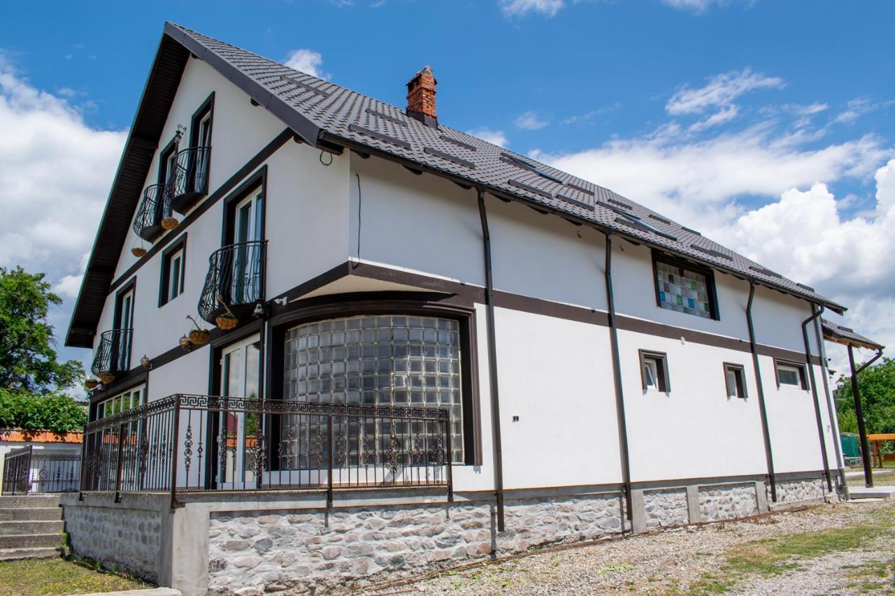 Casa Nevada Curtea De Arges Exterior photo