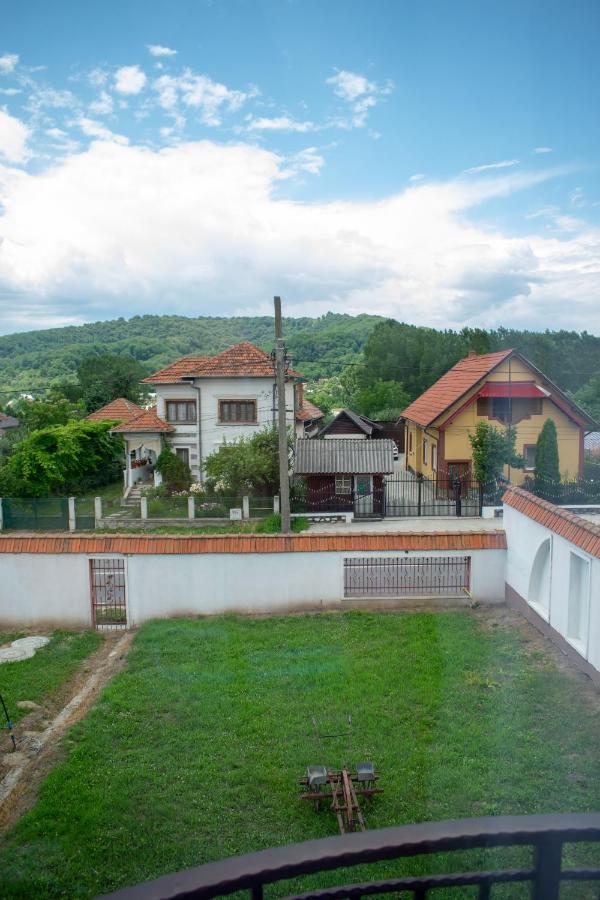 Casa Nevada Curtea De Arges Exterior photo